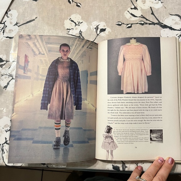 Stranger Things Book - Picture 3 of 5